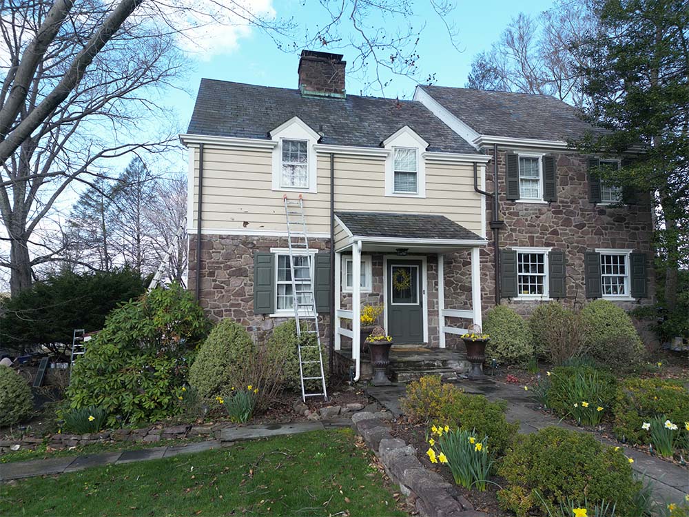 Colonial-style home in Newtown PA before exterior house painting by Groovy Hues Painting of Bucks County